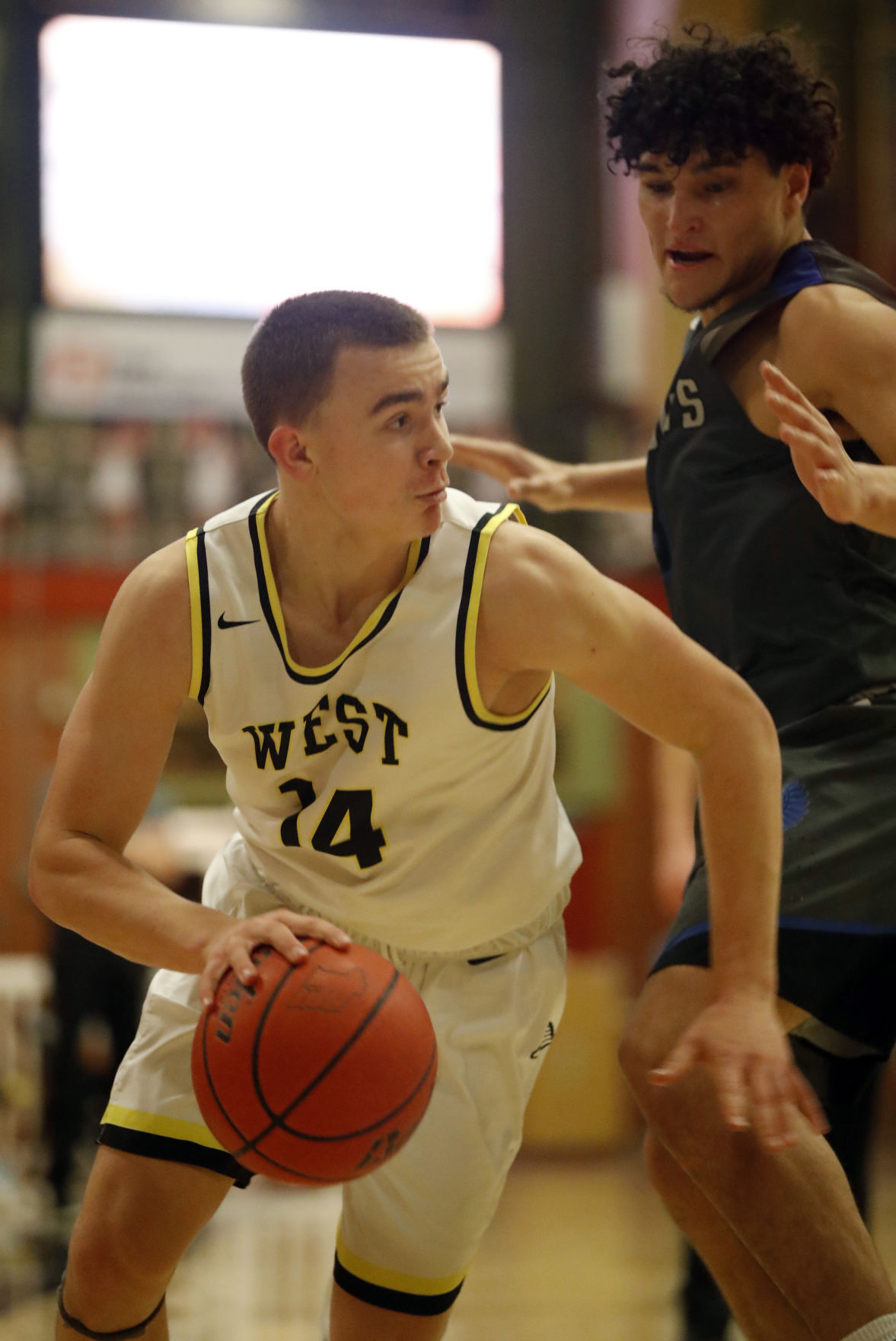 Billings West basketball hosts Skyview